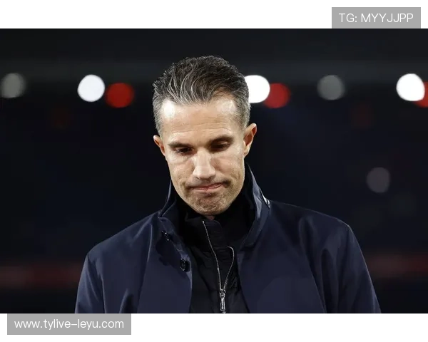 范佩西正式接任主帅职务，开启执教生涯新篇章